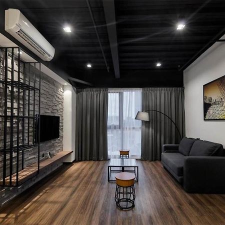 Exclusive Business Suite @ M Summit 191 George Town Extérieur photo