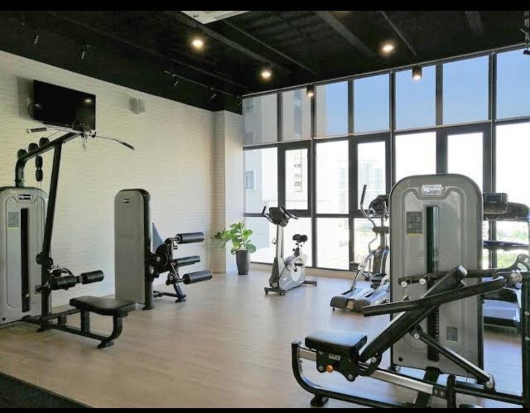 Exclusive Business Suite @ M Summit 191 George Town Extérieur photo