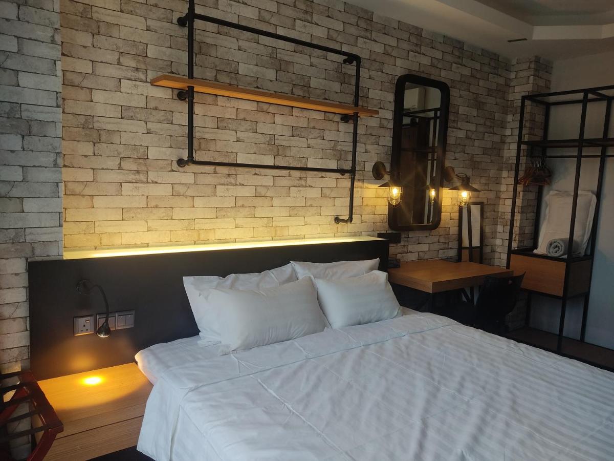 Exclusive Business Suite @ M Summit 191 George Town Extérieur photo