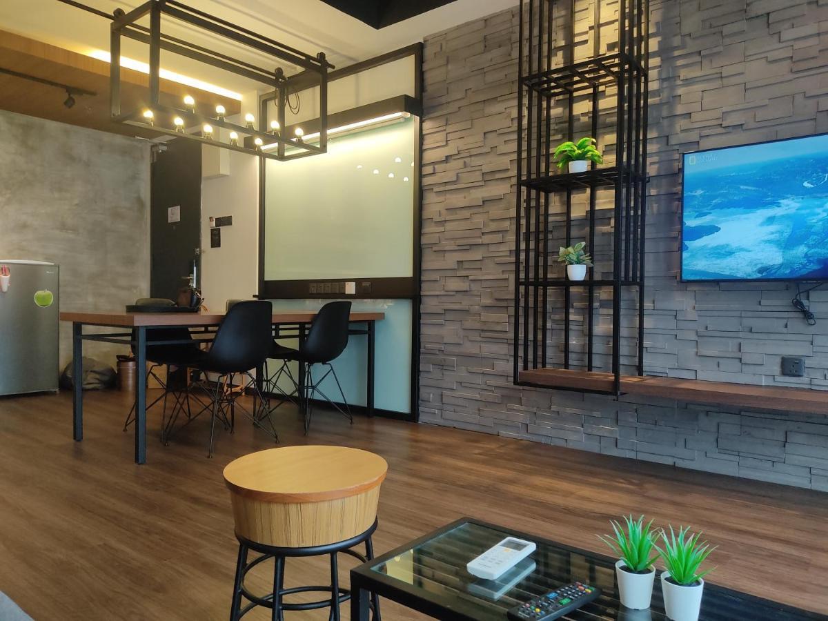Exclusive Business Suite @ M Summit 191 George Town Extérieur photo
