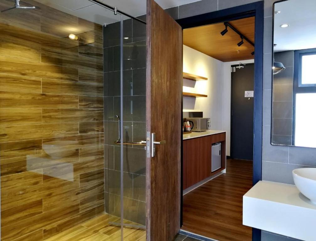 Exclusive Business Suite @ M Summit 191 George Town Extérieur photo